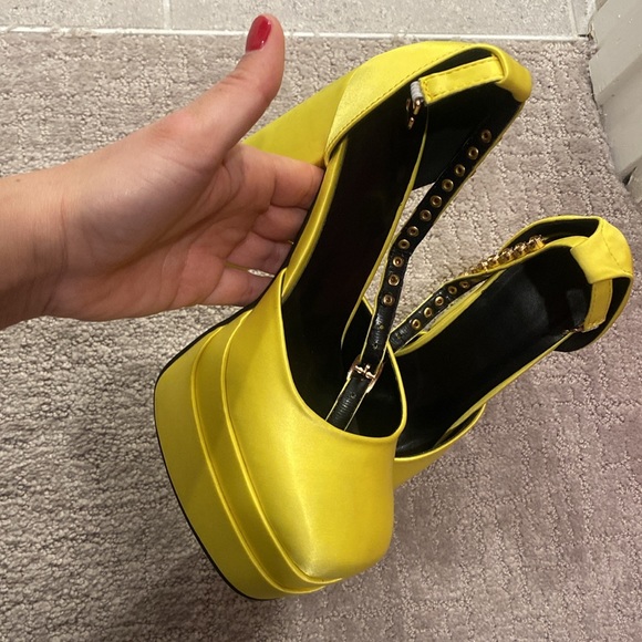 Yellow platforms - Picture 4 of 4